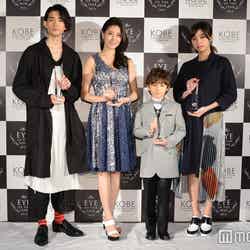 （左から）竜星涼、橋本マナミ、ケイン・デニス、池田エライザ（C）モデルプレス
