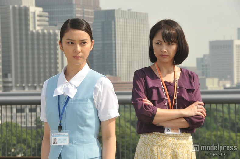 武井咲が土下座？櫻井淳子と“新旧OL”対決勃発