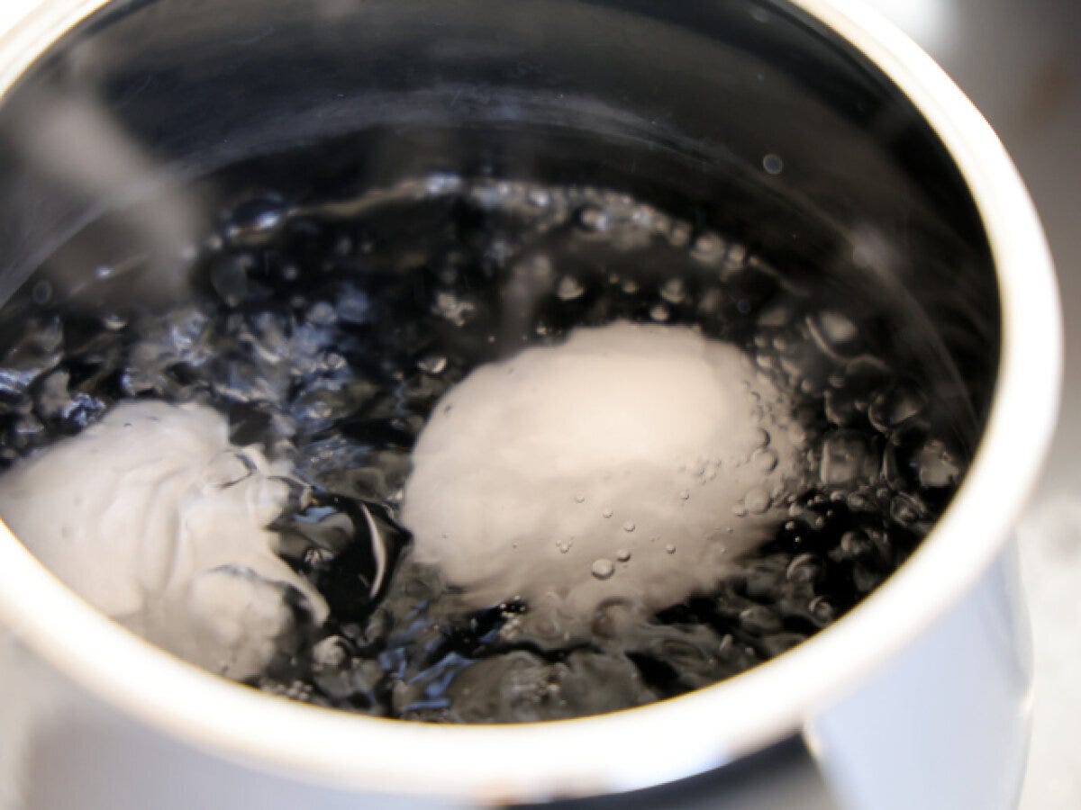 ゆでたまごを作る