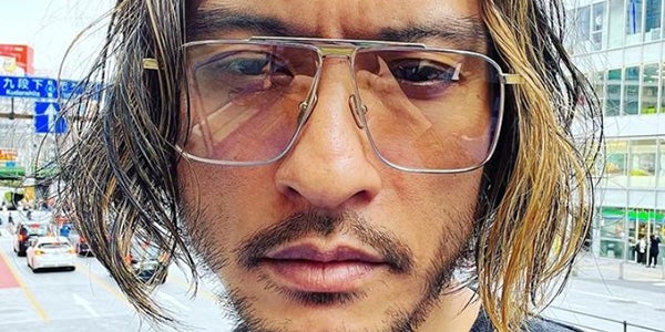長瀬智也、金メッシュ＆ひげ姿の最新ショット公開「異次元レベル