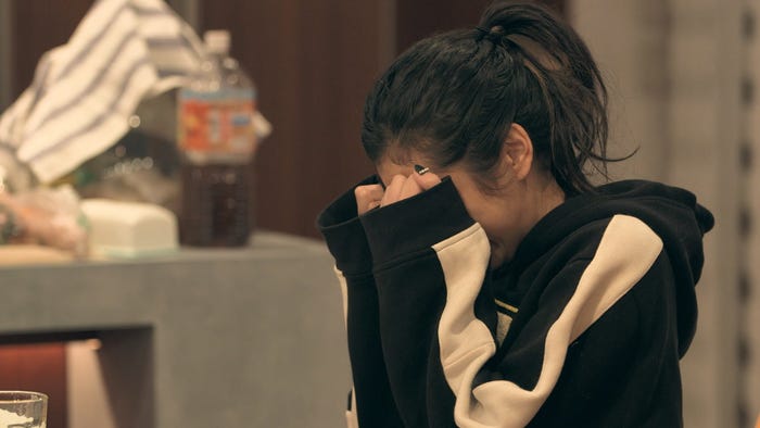 泣き出したみずき「TERRACE HOUSE OPENING NEW DOORS」9th WEEK(C)フジテレビ/イースト・エンタテインメント