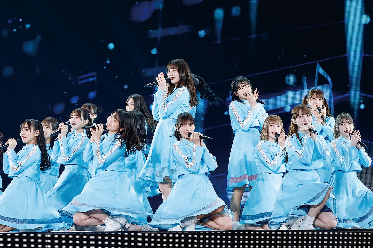 日向坂46「3周年記念MEMORIAL LIVE ～3回目のひな誕祭～ in Tokyo Dome」での衣装「『装苑』が注目する期待のクリエイターたち」より／撮影：上山陽介