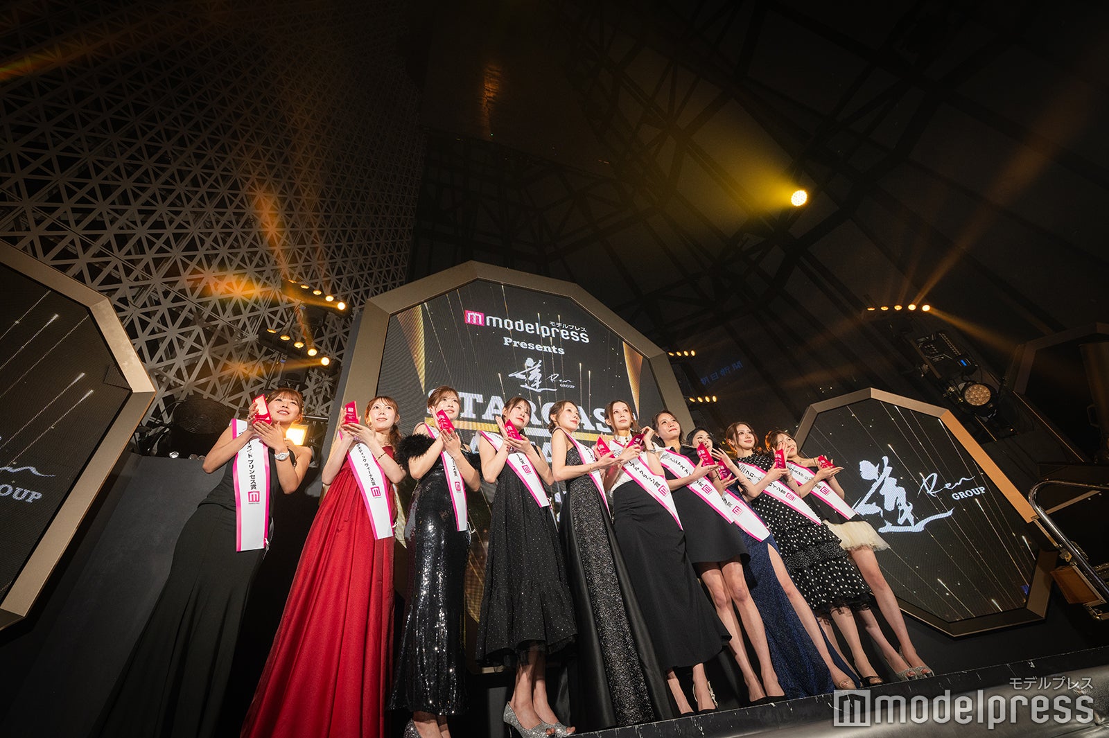 「modelpress Presents REN GROUP STARCAST AWARD 2026」受賞者（左から）はるな、れい、えれな、せな、らん、しゅう、天宮りな、いの、ひかり、りこ（C）モデルプレス