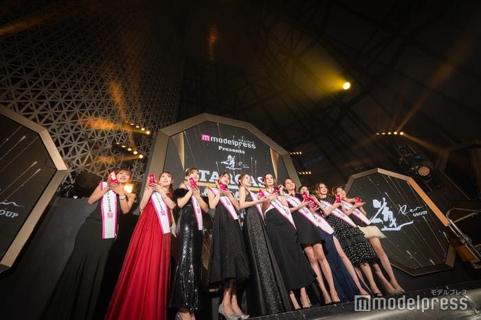 「modelpress Presents REN GROUP STARCAST AWARD 2026」受賞者(左から)はるな、れい、えれな、せな、らん、しゅう、天宮りな、いの、ひかり、りこ(C)モデルプレス