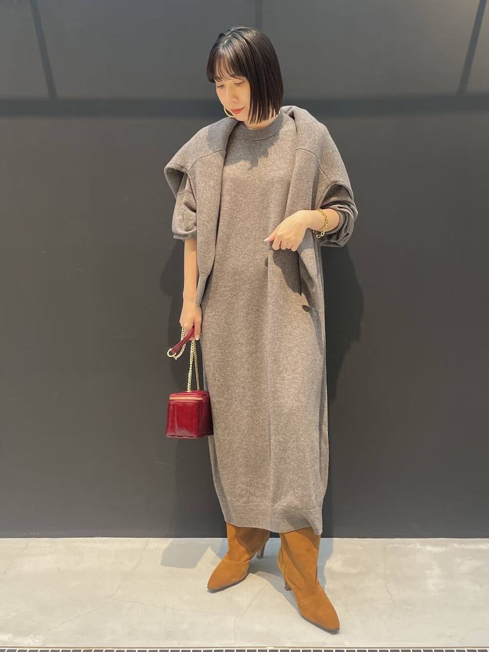 すっぽりと覆うようなデザインであたたかく着られます　出典：WEAR