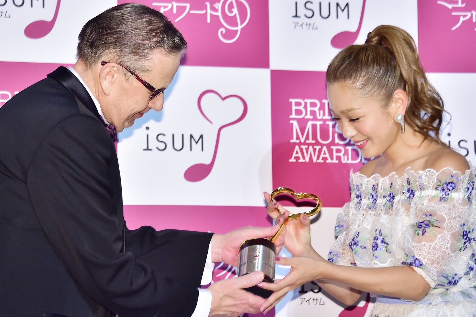 授賞式の様子 （C）モデルプレス