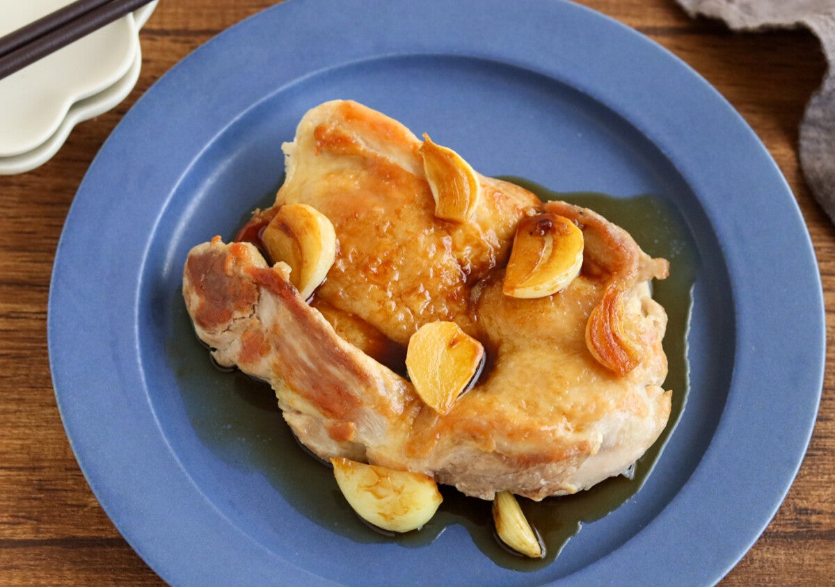 食材たった2つでこんなに美味しいなんて！和田明日香さん「にんにく山のもも肉」を作ってみた！