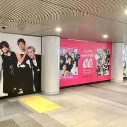 AAA、渋谷で駅ジャック（写真提供：小学館）