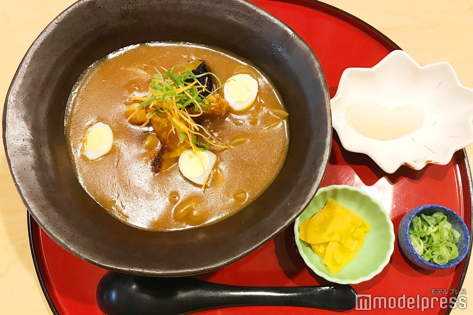 「玉川うどん広小路本店」の豊橋カレーうどん（ノーマルタイプ）／930円 （C）モデルプレス