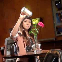 宮崎あおい/「earth music&ecology」新CM「カフェにて」篇メイキングショット