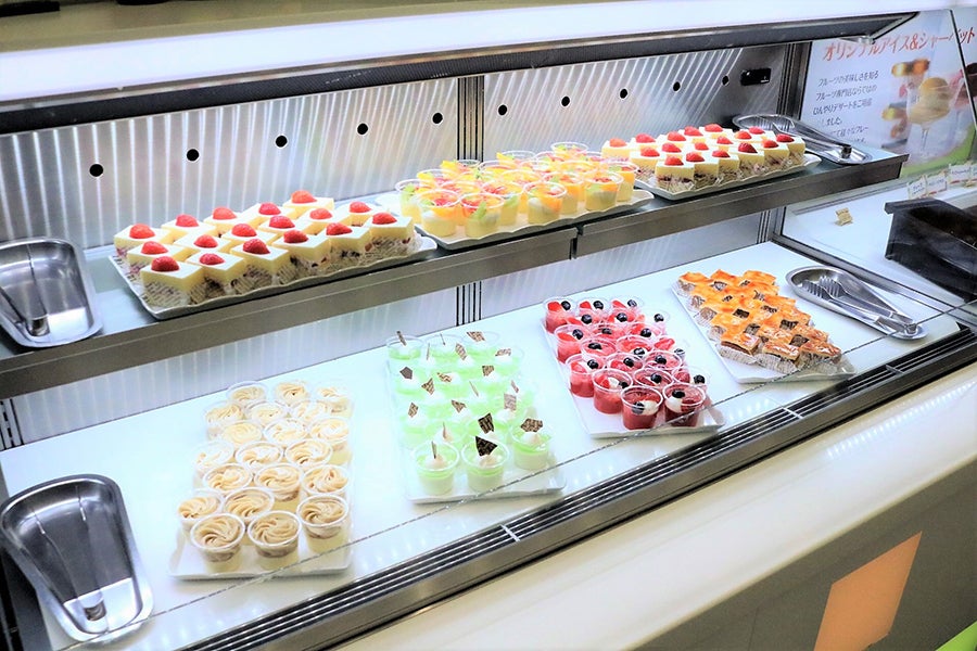 新宿高野フルーツバーショーケース2