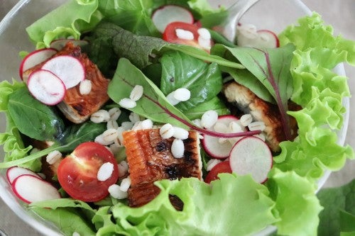 ウナギを使ったサラダごはん