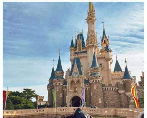 菜々緒、シンデレラ城バックに“菜々緒ポーズ” 圧巻美脚に「もはや脚だけで映える」の声