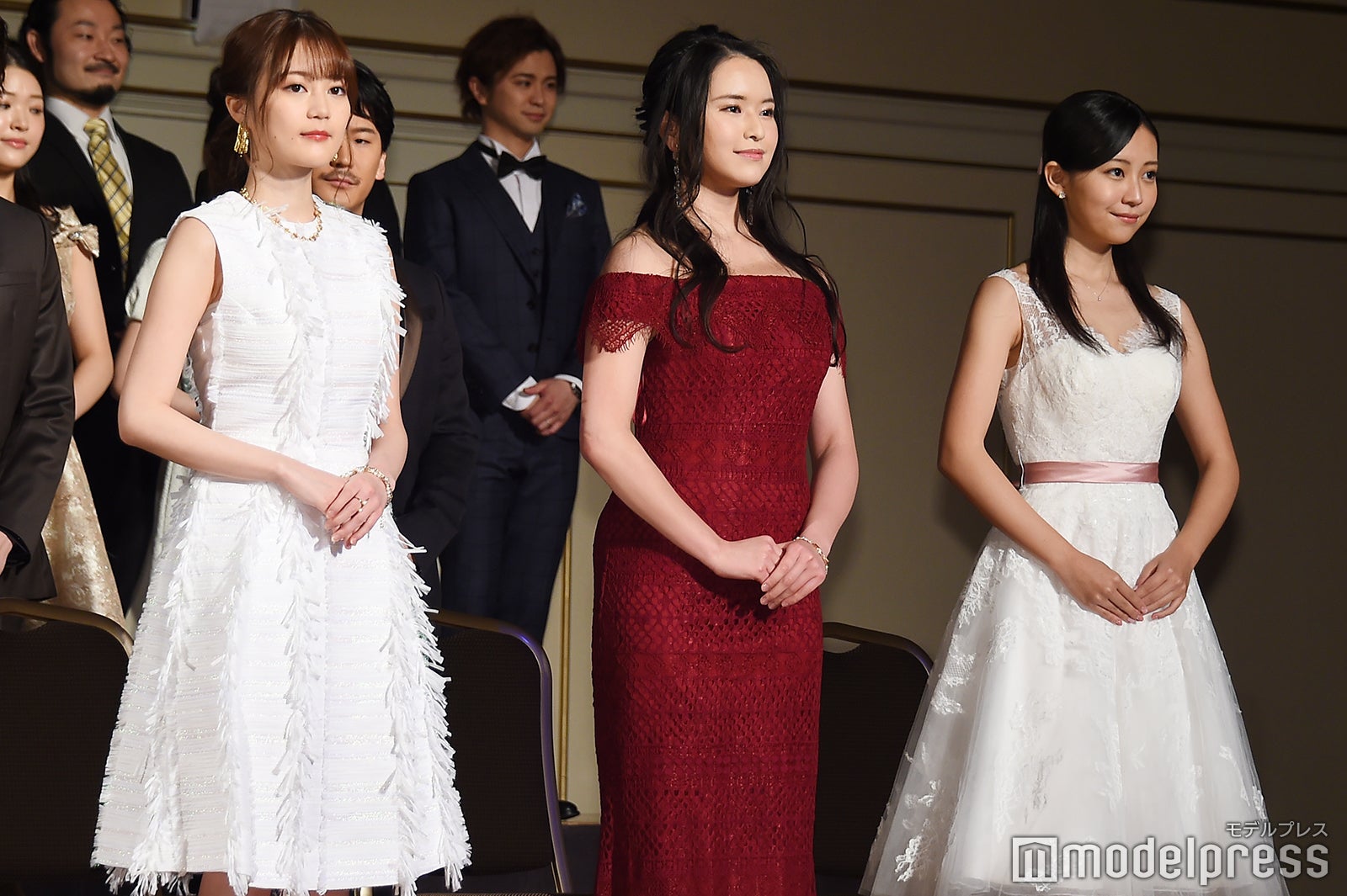 （左から）生田絵梨花、小南満佑子、熊谷彩春 （C）モデルプレス