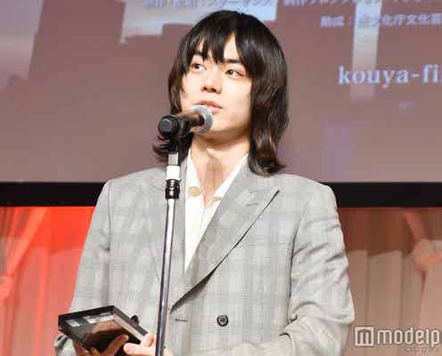 菅田将暉、受賞に驚き「R-18ですから」<第23回AMDアワード>