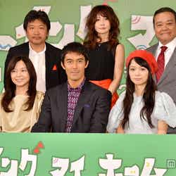 (下段左から)山口智子、阿部寛、宮崎あおい(上段左から)是枝裕和監督、YOU、西田敏行