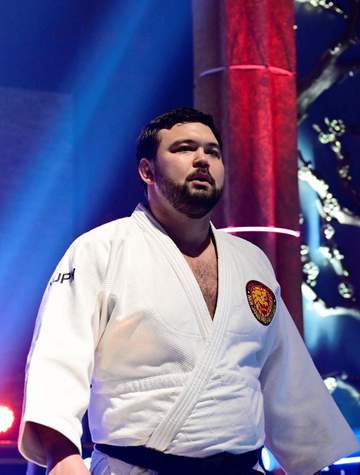 ウルフアロンが圧巻6連勝で1000万円死守「達成感ある」衝撃の秒殺連発でノッコン寺田、元大関把瑠都らを一蹴 最後は柔道五輪金・高藤を大外刈りで一本勝ち