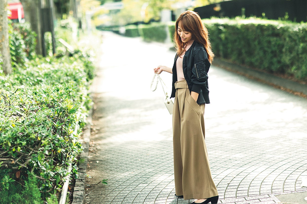 MA-1の“甘コーデ”（画像提供：セブン＆アイ出版）