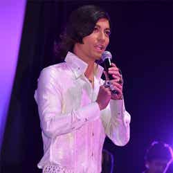 ”セクスィー部長”に扮した沢村一樹