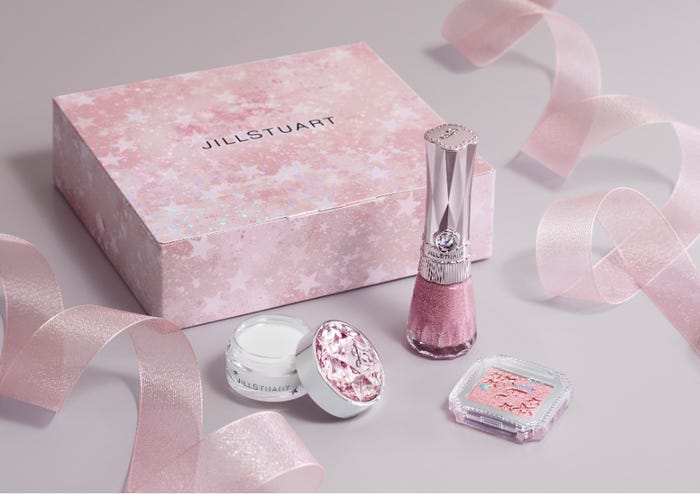 「Dreamy set」<セット内容>(左から)「プレゼントボックス M ダズリングワンダーランド」「ドリーミースターズギフト リップバーム ホワイトフローラル」「ネイルラッカー ダズリングワンダーランド 02」「ドリーミーシマー アイシャドウ 04」(C)モデルプレス