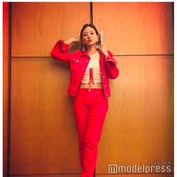 モデルプレス - 伊藤千晃、美腹筋“チラリ”抜群スタイルに「ママに見えない」「憧れる」と絶賛の声
