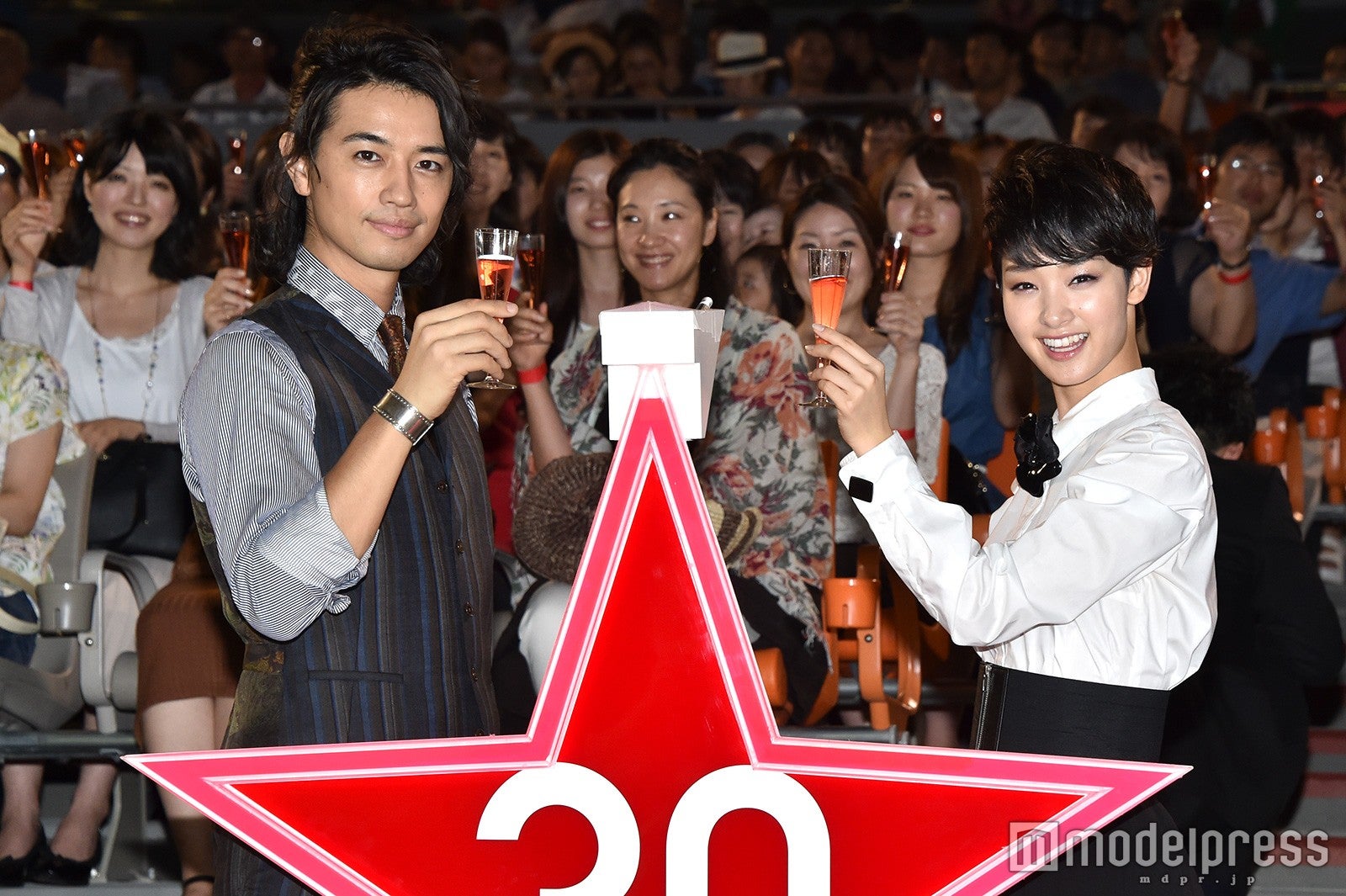 斎藤工、剛力彩芽（C）モデルプレス