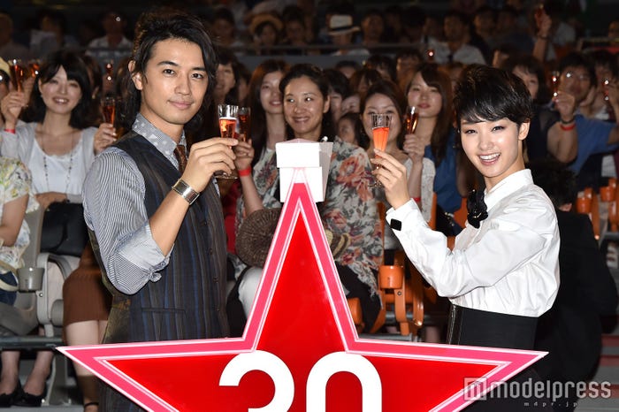 斎藤工、剛力彩芽(C)モデルプレス