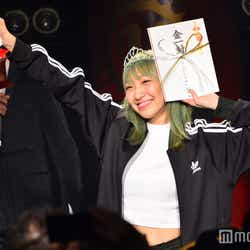 モデルプレス - 初代“女性No.1ラッパー”決定 審査員絶賛の“菅田将暉”までの流れに歓声轟く<CINDERELLA MCBATTLE>
