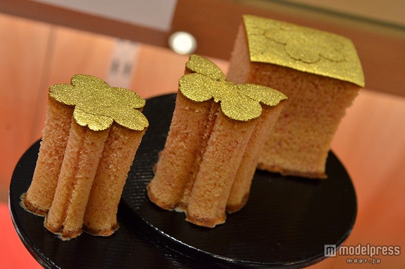 「まめや金澤萬久」の「金のかすてら【桜と蝶】」