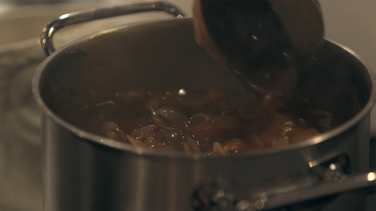 和田理生（休日課長）お手製のカレー「TERRACE HOUSE OPENING NEW DOORS」44th WEEK（C）フジテレビ／イースト・エンタテインメント