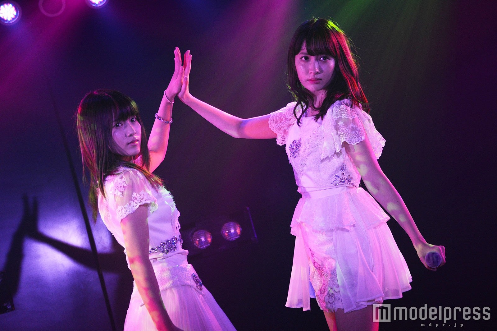 岡部麟、小嶋陽菜「小嶋陽菜好感度爆上げ公演」（C）モデルプレス