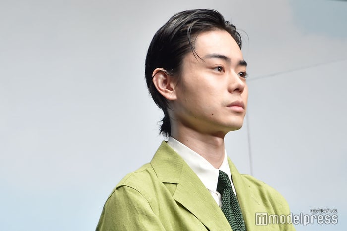 菅田将暉ヘア変遷 派手色 オールバック サラサラ長髪 変幻自在な個性派スタイリング モデルプレス 菅田将暉ヘア変遷 派手色 オールバック サラサラ長髪 変幻自在な個性派スタイリング モデルプレス