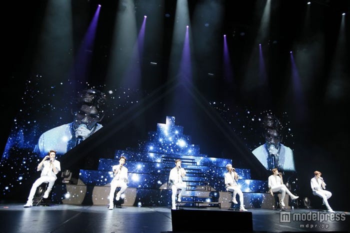 しっとりとしたバラードでも聞かせる(C)CJ E&M,Jellyfish Entertainment & CJ Victor Entertainment,Inc.