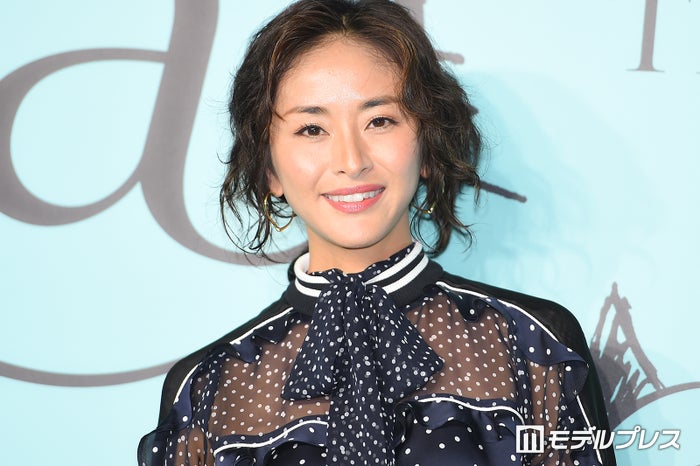 元「VERY」モデル・クリスウェブ佳子「オオカミ」出演・娘の成人式ショット公開「圧倒的な美貌」「親子そっくり」の声