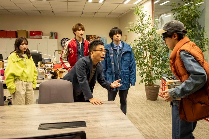 齊藤なぎさ、岐洲匠、八嶋智人、伊野尾慧、松倉海斗「パラレル夫婦 死んだ“僕と妻”の真実」(C)カンテレ