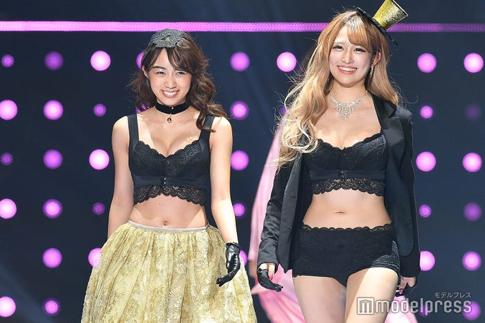 黒木ひかり、伊藤桃々(C)モデルプレス