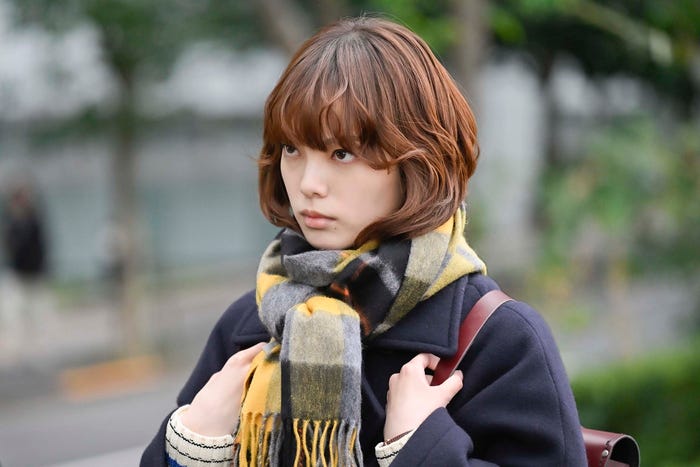 平手友梨奈「うちの弁護士は手がかかる」第7話より(C)フジテレビ