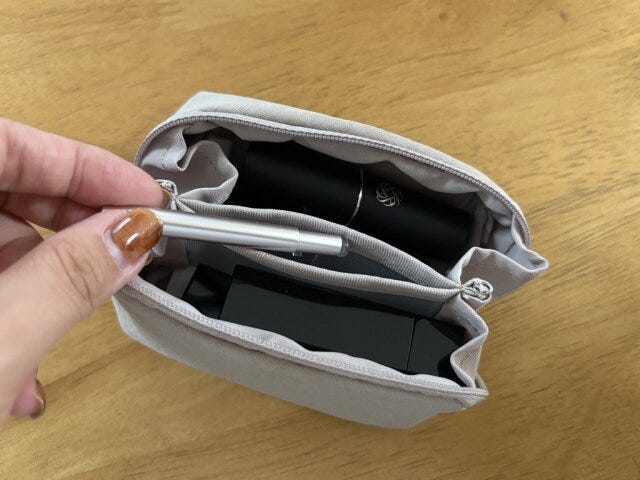 無印良品の「リンクルナイロン　大きく開くポーチ」