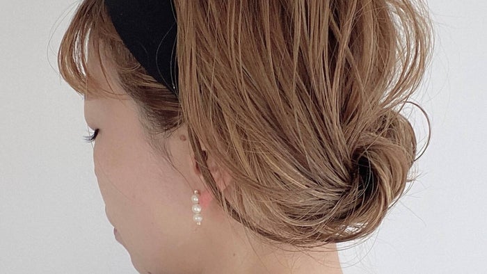 カチューシャ と ビッグシュシュ をつけた話題のヘアアレンジ モデルプレス カチューシャ と ビッグシュシュ をつけた話題のヘアアレンジ モデルプレス