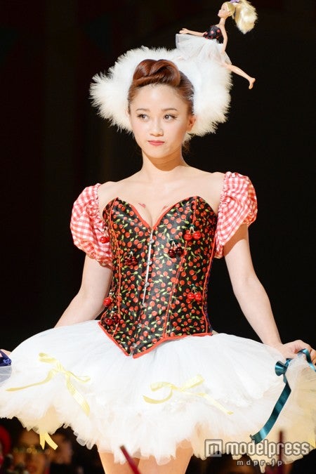 「ViVi」モデル宮城舞、美バスト＆輝くデコルテに観客うっとり