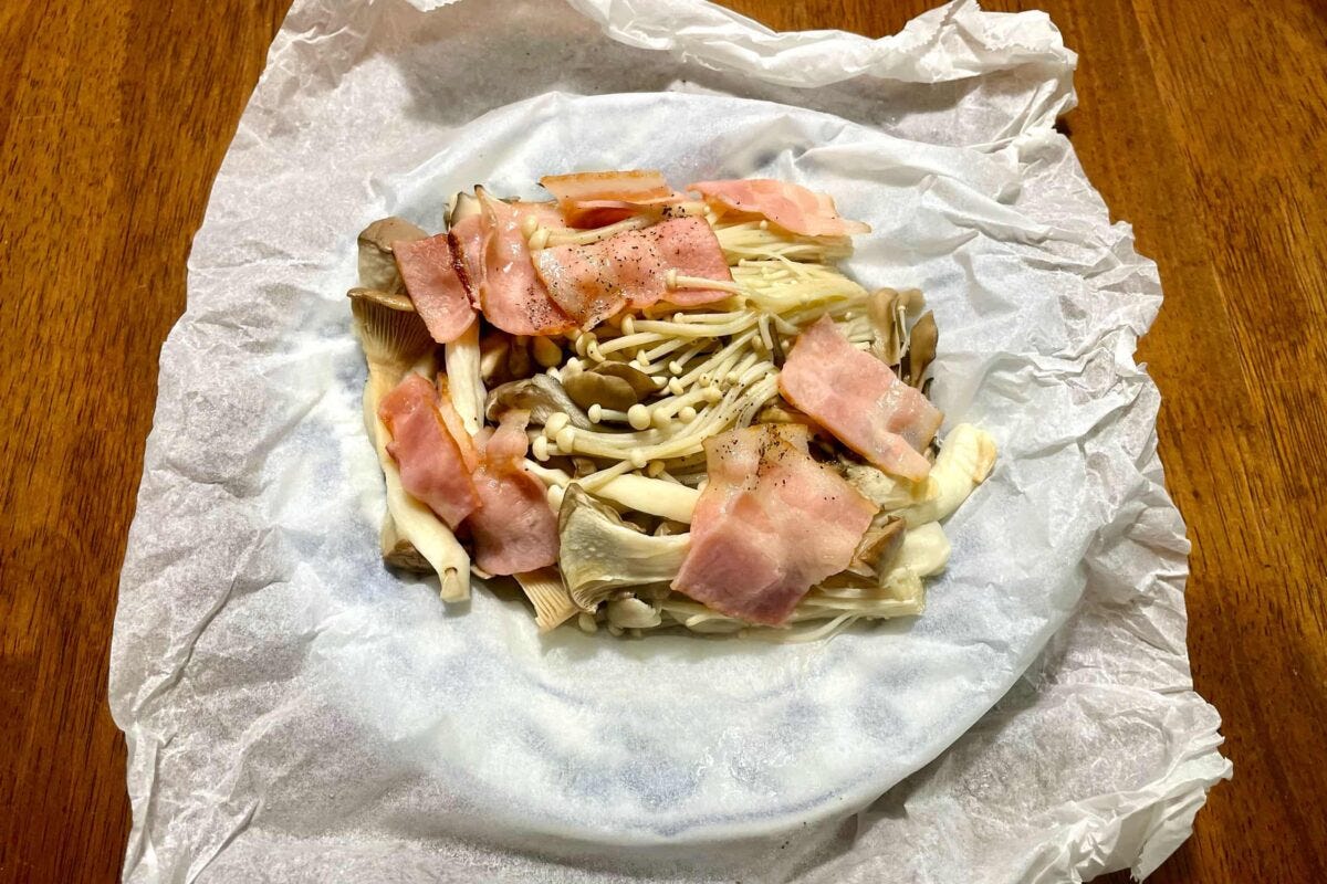 きのこの紙蒸し