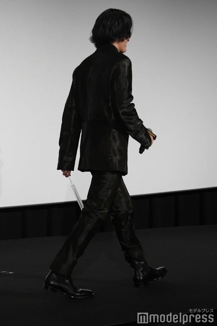 退場する間宮祥太朗(C)モデルプレス