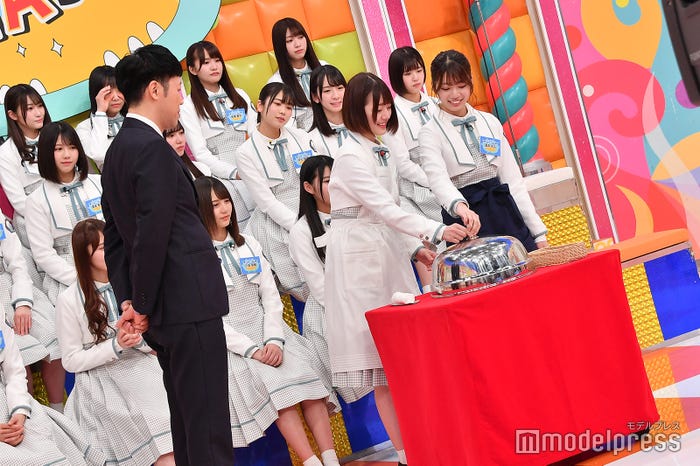 佐々木美玲&高本彩花は手作りお菓子でアピール (C)モデルプレス