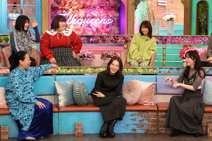 (後列左から)福田麻貴、かなで(前列左から)いとうあさこ、北川景子、指原莉乃(C)フジテレビ