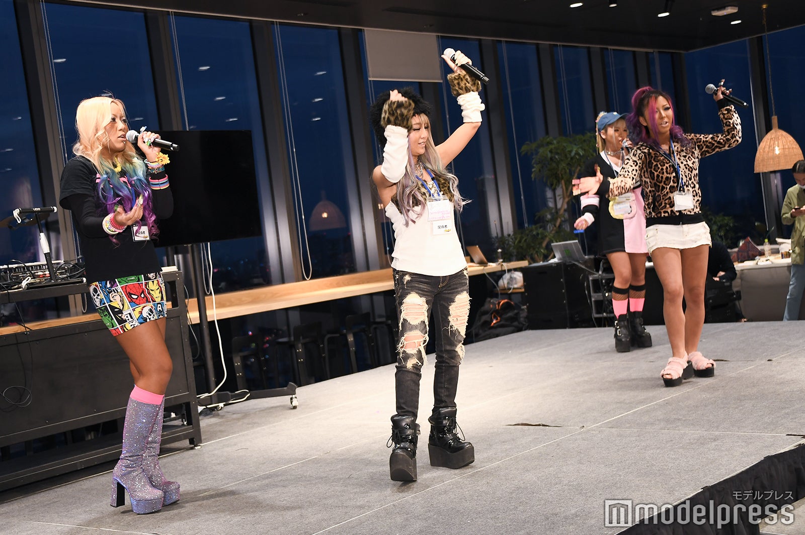 パラパラを披露するBlack Diamond -from 2000- （C）モデルプレス