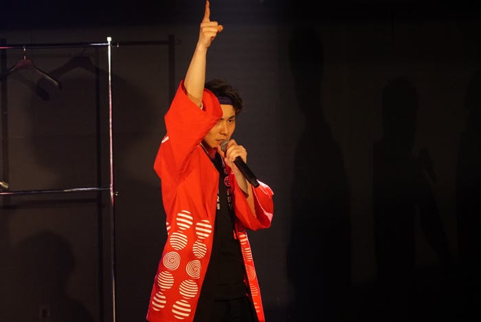「浅草軽演劇集団・ウズイチ」の旗揚げ公演『シャフ』千秋楽の模様(提供写真)