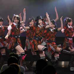 「キスだって左利き」を披露するSKE48(C)AKS