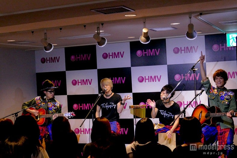注目のシンデレラバンドThinking Dogs、アコースティックライブで新たな一面 新曲「3 times」も披露【モデルプレス】