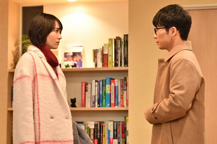 新垣結衣、星野源/「逃げるは恥だが役に立つ」第9話より(C)TBS