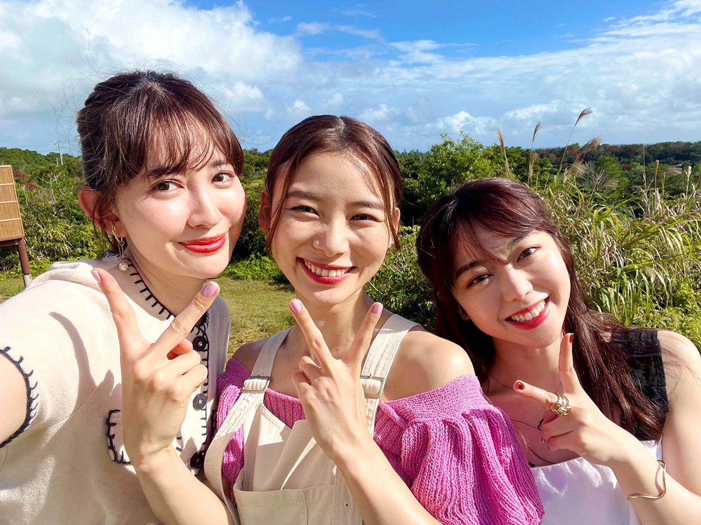 小嶋陽菜、朝日奈央、峯岸みなみ（C）フジテレビ